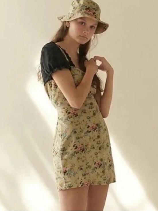 Urban Outfitters Dresses & Skirts - Laura Ashley x Urban Outfitters Floral Linen Mini Jumper Dress NWT Size XS